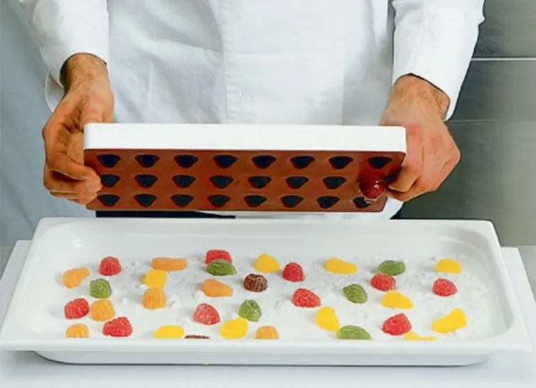 Moule à pâte de fruit 24 demi-sphères Ø 2,7 cm 18 x 33,5 cm Martellato