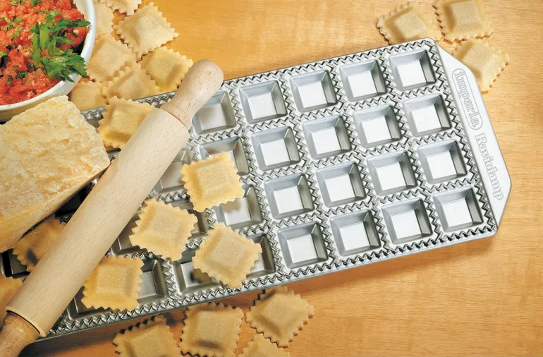 Moule à raviolis avec rouleau en bois 36 empreintes Imperia