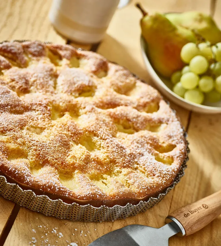 Moule à tarte cannelé perforé fond amovible Ø 28 cm De Buyer