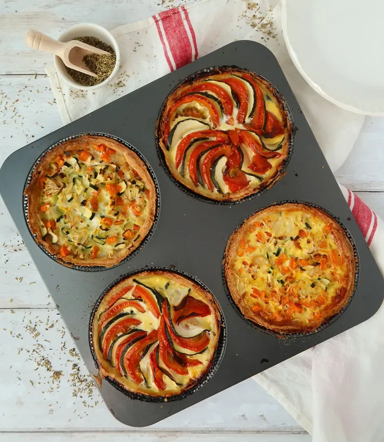 Plaque perforée 4 pains burger quiches ou tartelettes 28 x 28 cm Patisse