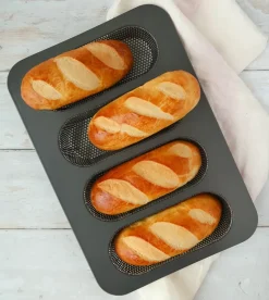 Plaque perforée 4 pains hot-dog ou pains au lait 34 x 23 cm Patisse
