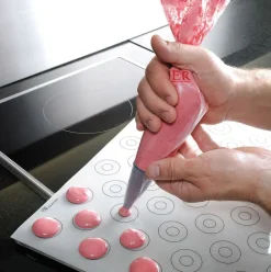 Tapis pâtissier en silicone pour macarons 40 x 30 cm De Buyer